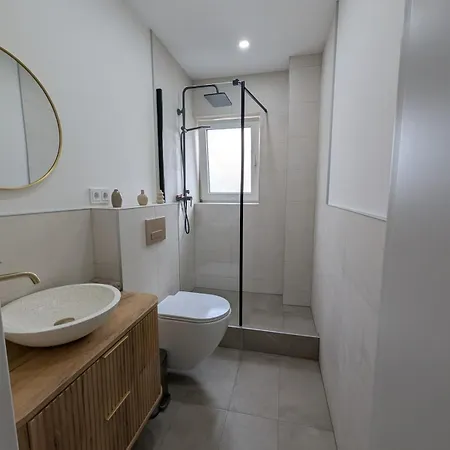 3 Flat In Cosy Area Of Apartment