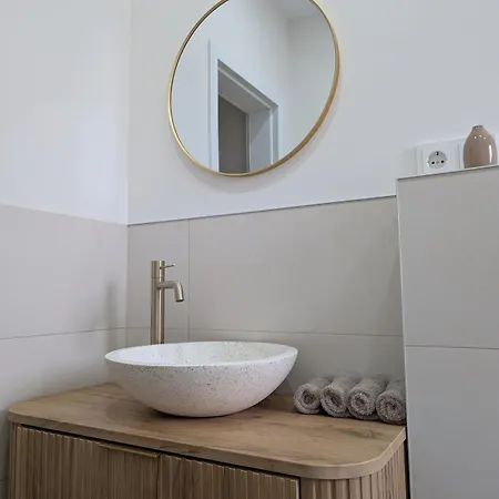 3 Flat In Cosy Area Of Apartment