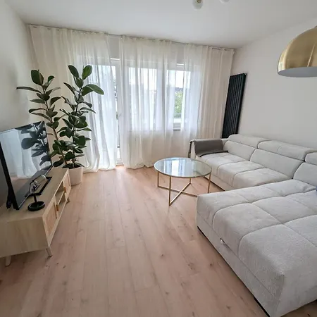 3 Flat In Cosy Area Of