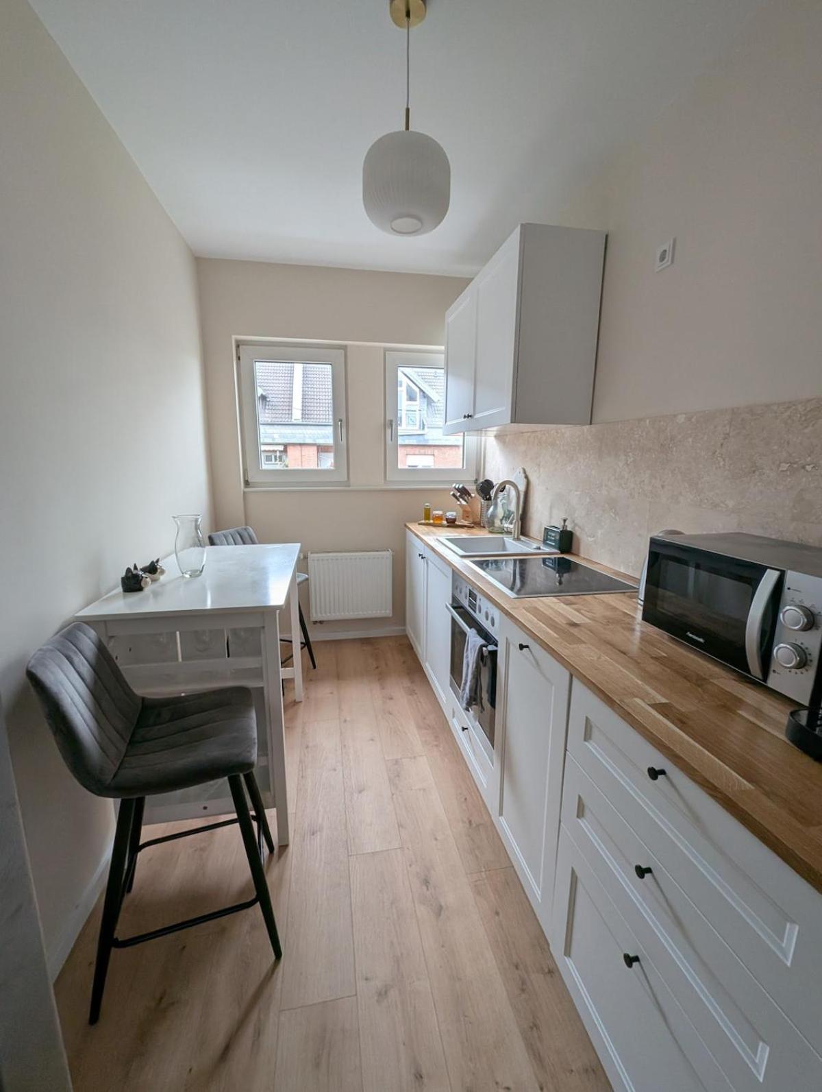 3 Flat In Cosy Area Of