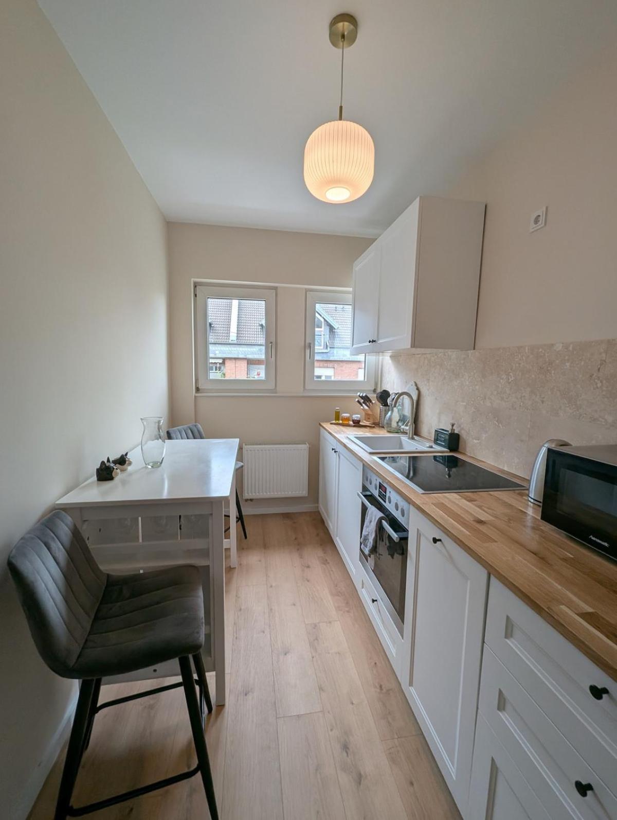 3 Flat In Cosy Area Of