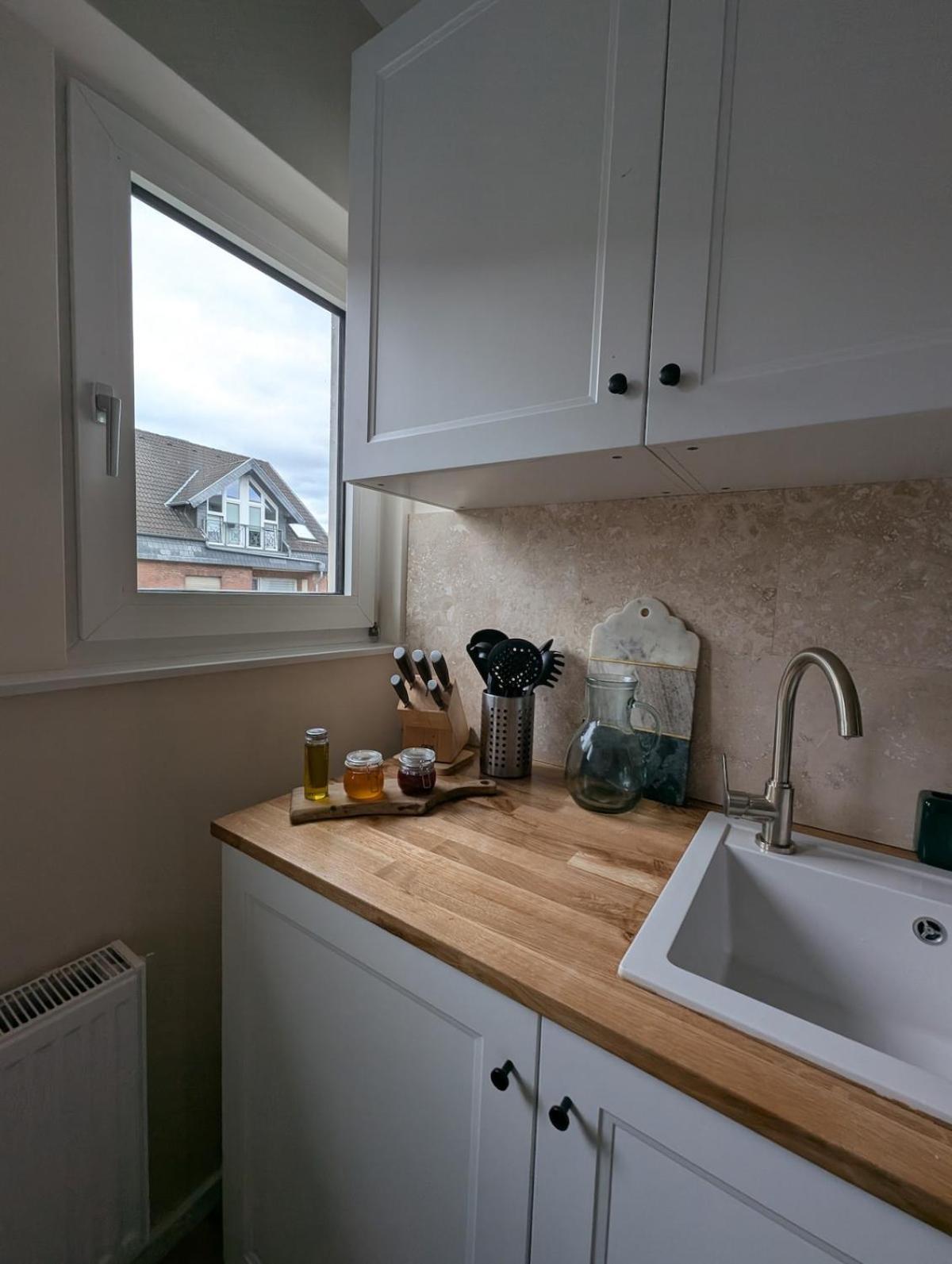 3 Flat In Cosy Area Of *