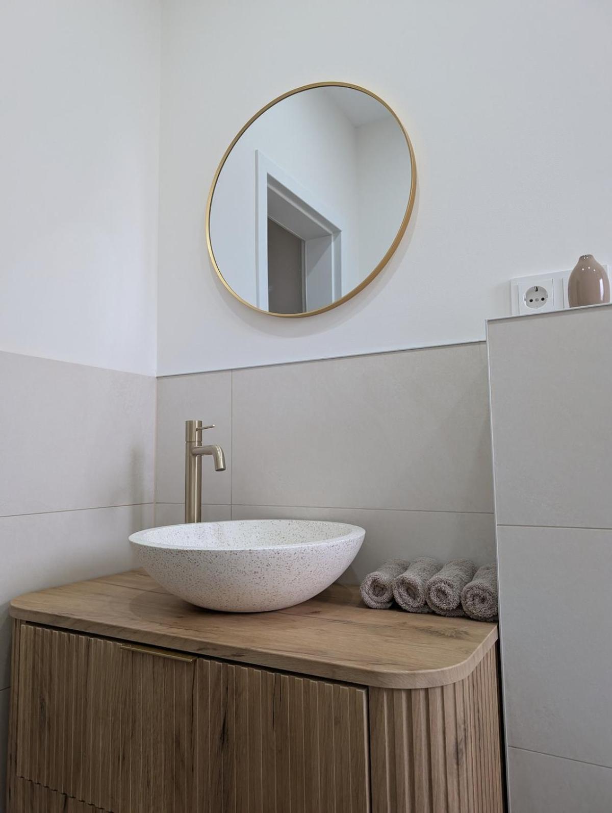 3 Flat In Cosy Area Of Apartment